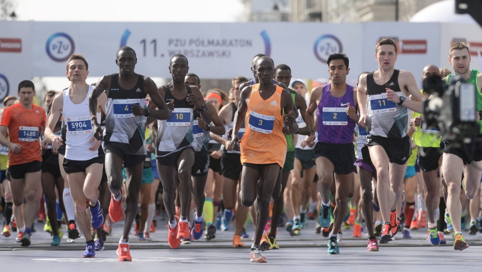 Start 11. PZU Półmaratonu Warszawskiego. Fot. PAP/Bartłomiej Zborowski