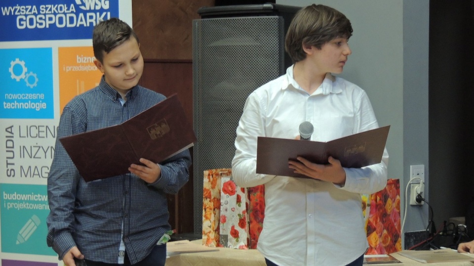 Czytanie fragmentów "Mostu Królowej Jadwigi" Jerzego Sulimy-Kamińskiego i samodzielnie stworzonych wierszyków - to elementy konkursu poświęconego gwarze bydgoskiej. Fot. Agata Polcyn