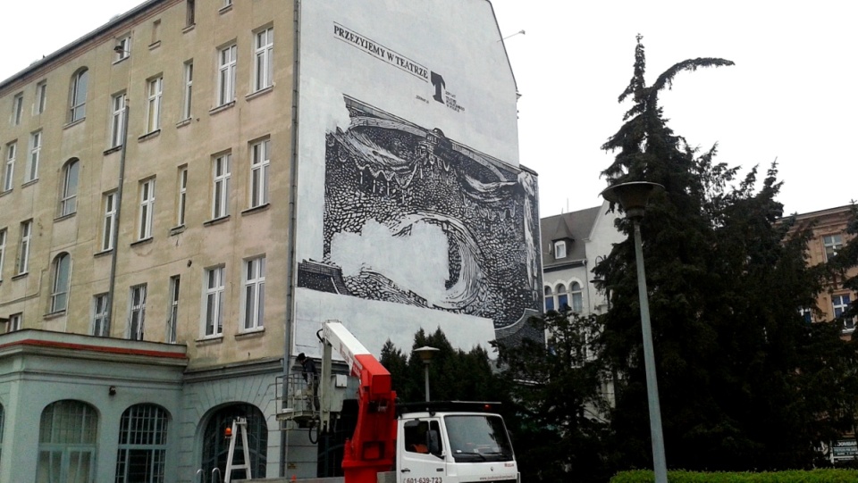 Mural powstały z okazji 250-lecia teatru publicznego, został odsłonięty w Bydgoszczy we wrześniu 2015 roku. Fot. Bogumiła Wresiło