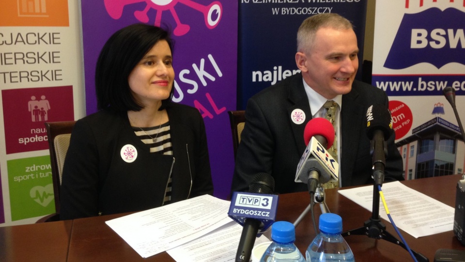 Agnieszka Milik i prof. dr hab. Jan Styczyński z CM UMK. Fot. Tomasz Kaźmierski