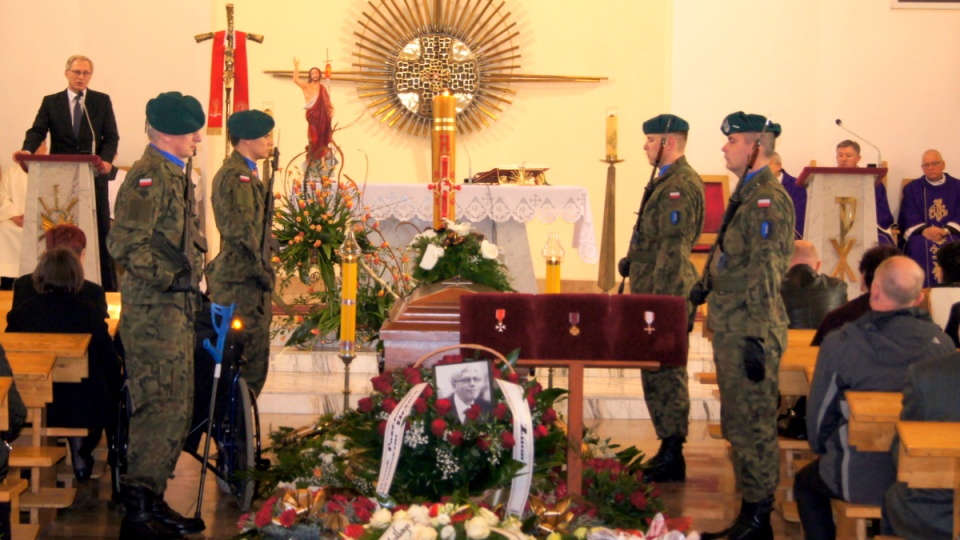 Poseł Tomasz Latos (L) żegna Jarosława Wenderlicha. Fot. Henryk Żyłkowski