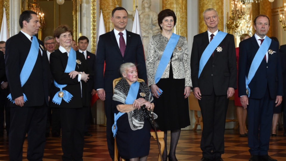 Prezydent Andrzej Duda i odznaczeni Orderem Orła Białego. Fot. PAP/Radek Pietruszka