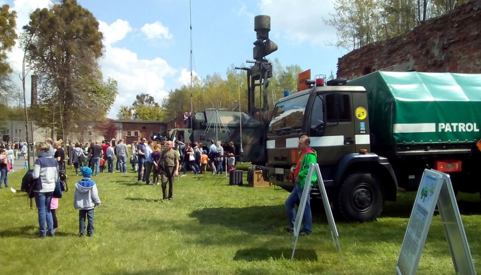 Co roku od wielu lat, 3 maja miłośnicy historii oraz militariów mogli zwiedzać Grudziądzką Cytadelę. Fot. Marcin Doliński