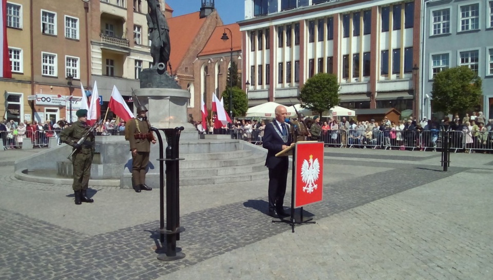 Uroczystość patriotyczna odbyła się m.in. przed grudziądzkim Pomnikiem Żołnierza Polskiego. Fot. Marcin Doliński
