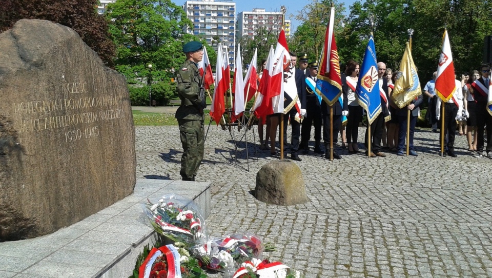 W Toruniu uroczystość rocznicowa odbyła się przy Pomniku ku Czci Poległych i Pomordowanych przez Hitlerowskiego Najeźdźcę. Fot. Michał Zaręba