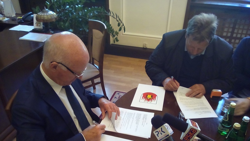 Dzisiaj prezydent Grudziądza, Robert Malinowski, podpisał umowę na jej wykonanie. Fot. Marcin Doliński