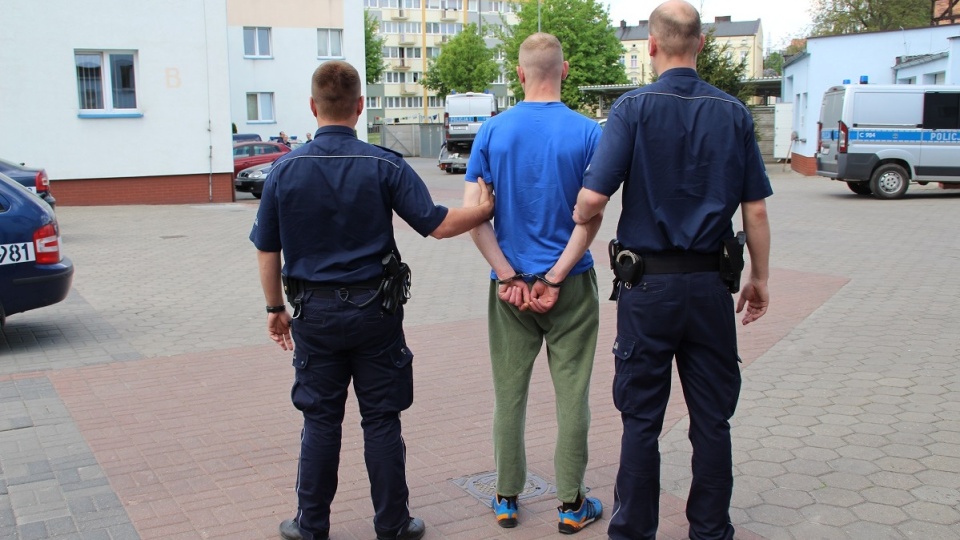 Jeden z fałszywych celnikow, zatrzymany przez policję. Fot. Policja