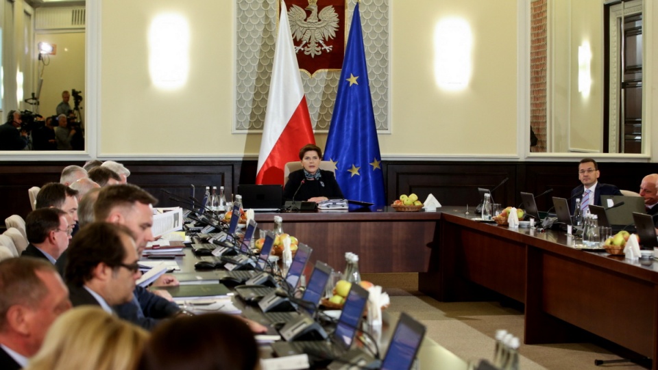 Premier Beata Szydło podkreśliła, że podsumowanie sześciu miesięcy pracy rządu "ma charakter przede wszystkim roboczy" i służyć ma przygotowaniom do dalszej pracy. Fot. PAP/PAP/Rafał Guz