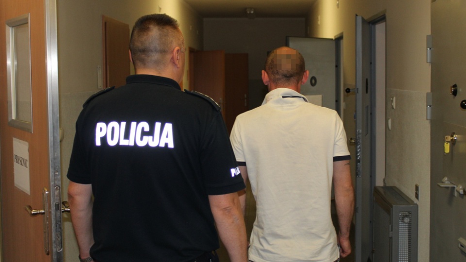 Zatrzymany, 29-letni mieszkaniec Lipna trafił za kraty policyjnego aresztu. Fot. KPP w Lipnie