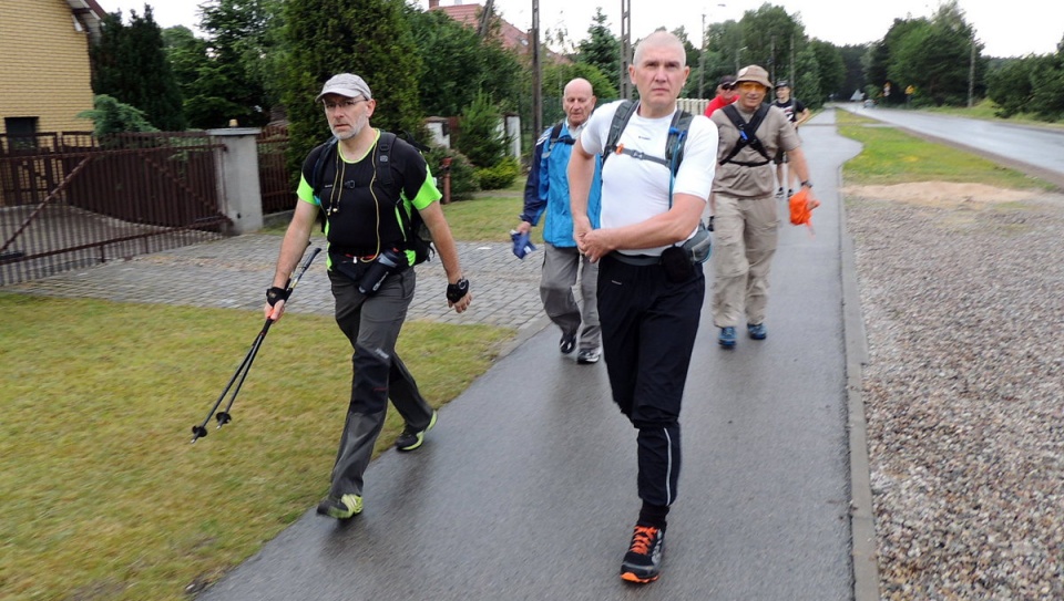 10 piechurów postawiło sobie za cel pokonanie całej trasy i dotarcie na metę. Fot. Korneliusz Korniluk