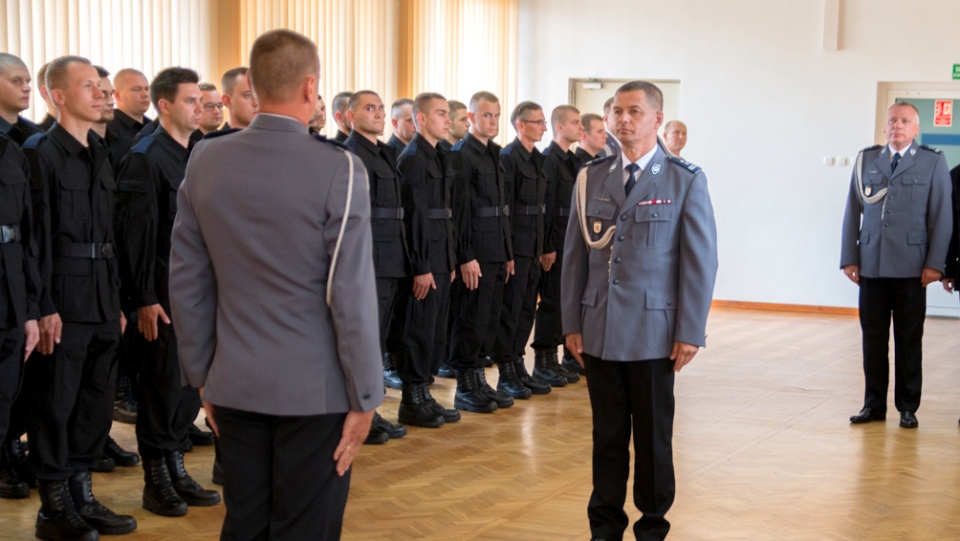 W Komendzie Wojewódzkiej Policji w Bydgoszczy odbyło się dzisiaj uroczyste ślubowanie nowo przyjętych do służby policjantów. Fot. KWP w Bydgoszczy