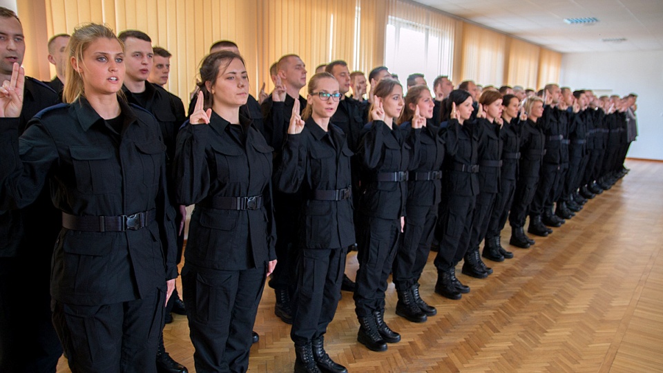 Szeregi kujawsko-pomorskiej policji zasiliło 60 funkcjonariuszy, wśród których jest dziewięć kobiet. Fot. KWP w Bydgoszczy