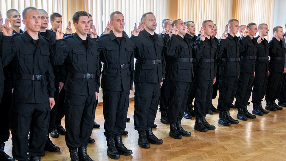 Szeregi kujawsko-pomorskiej policji zasiliło 60 funkcjonariuszy, wśród których jest dziewięć kobiet. Fot. KWP w Bydgoszczy