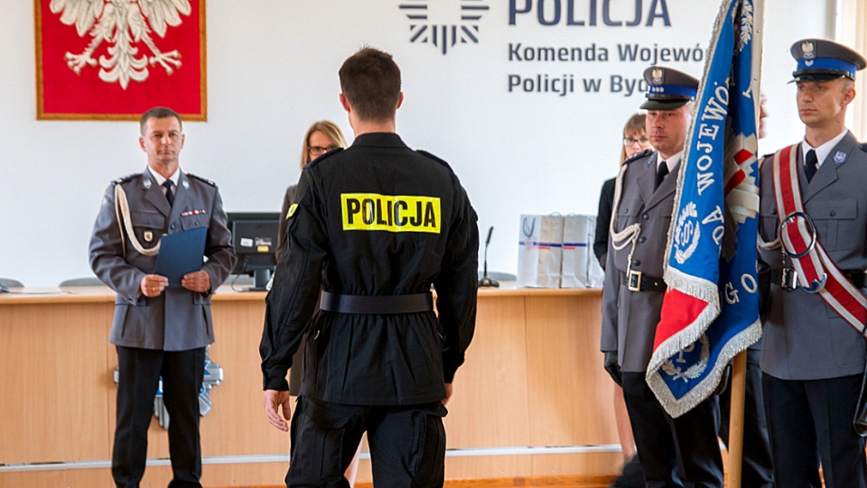 W Komendzie Wojewódzkiej Policji w Bydgoszczy odbyło się dzisiaj uroczyste ślubowanie nowo przyjętych do służby policjantów. Fot. KWP w Bydgoszczy