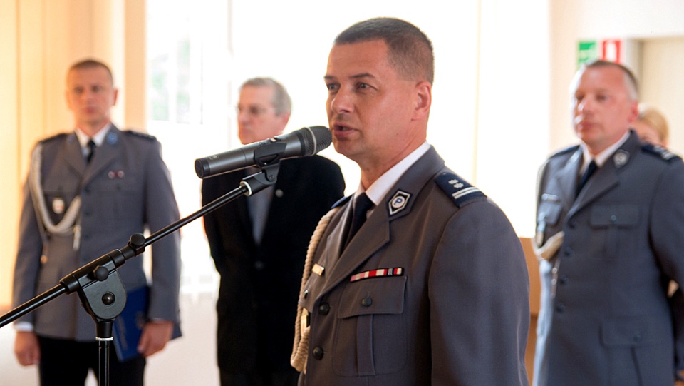 Słowa gratulacji i powodzenia policjanci usłyszeli od I Zastępcy Komendanta Wojewódzkiego Policji w Bydgoszczy, mł. insp. Mirosława Elszkowskiego. Fot. KWP w Bydgoszczy