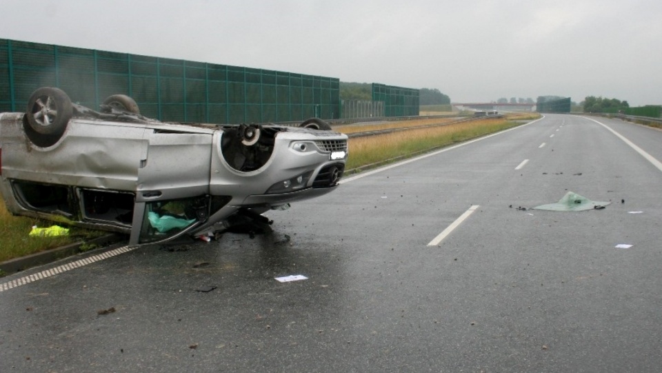 Do wypadku doszło na 223 kilometrze autostrady A-1 pod wioską Szewo w gminie Lubień Kujawski. Fot. KMP we Włocławku