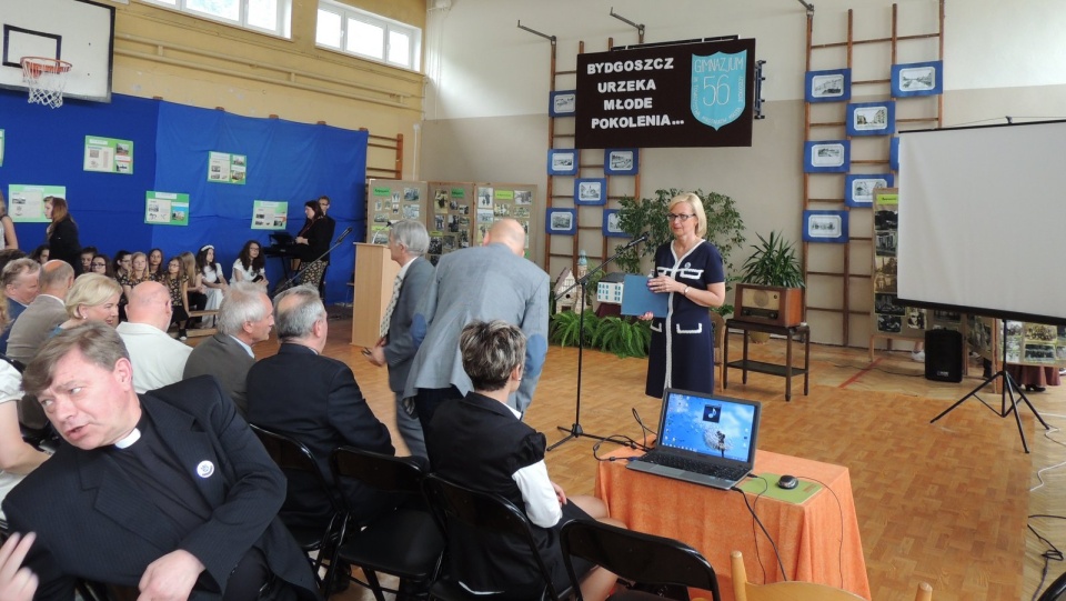 Gimnazjum nr 56 na bydgoskich Kapuściskach od dziś nosi imię Towarzystwa Miłośników Miasta Bydgoszczy. Fot. Monika Siwak-Waloszewska