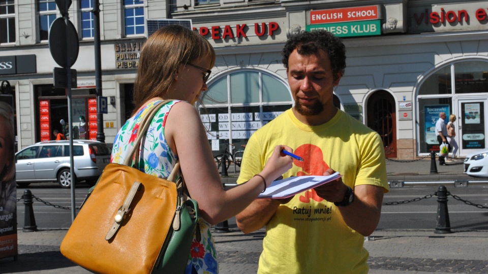 Do tej pory w Bydgoszczy udało się zebrać prawie 1000 podpisów. Fot. Adrianna K. Piekarska