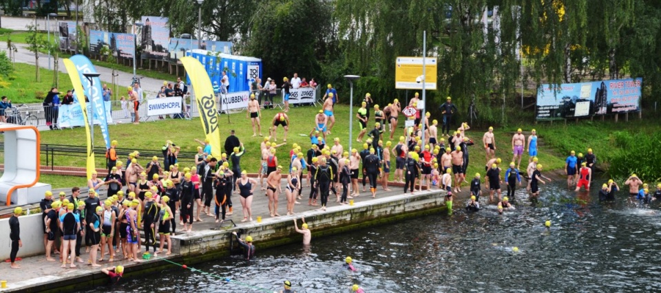 Uczestnicy "Bydgoszcz Triathlon" musieli przepłynąć 457 m, pokonać 2,5 km rowerem i przebiec dystans 5 km. Fot. Ewa Kurzawa