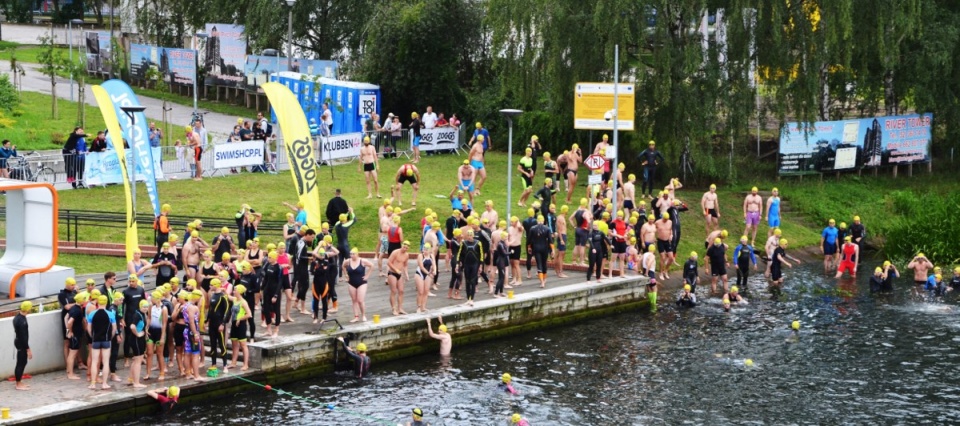 Uczestnicy "Bydgoszcz Triathlon" musieli przepłynąć 457 m, pokonać 2,5 km rowerem i przebiec dystans 5 km. Fot. Ewa Kurzawa