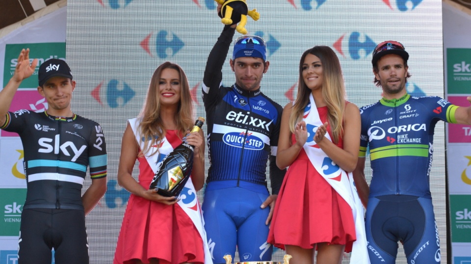 Podium po 4. etapie TdP. Kolumbijczyk Fernando Gaviria Rendon (C) z grupy Etixx QuickStep. Drugie miejsce zajął Luka Mezgec (P) z grupy Orica, a trzeci był Michał Kwiatkowski (L) z grupy Sky. Fot. PAP/Darek Delmanowicz