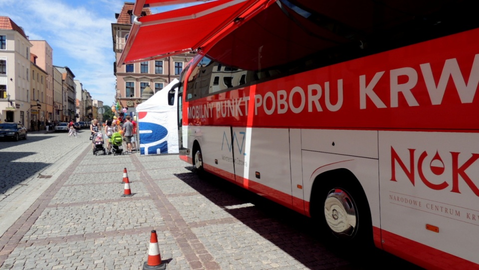 Dzięki Bankowej Akcji Honorowego Krwiodawstwa zebrano już ponad 400 litrów krwi. Fot. Błażej Nagiecki