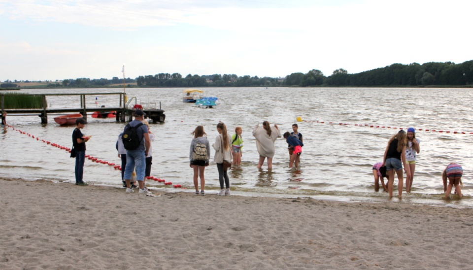 Inwestycje przeprowadzone mają być na tzw. Małym Jeziorze Żnińskim, gdzie mieszkańcy Żnina przyjeżdżają na miejską plażę. Fot. Wydział Turystyki, Promocji i Rozwoju Gminy UM w Żninie