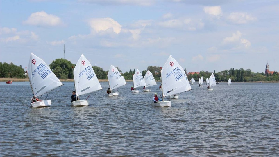 Inwestycje przeprowadzone mają być na tzw. Małym Jeziorze Żnińskim, gdzie mieszkańcy Żnina przyjeżdżają na miejską plażę. Fot. Wydział Turystyki, Promocji i Rozwoju Gminy UM w Żninie