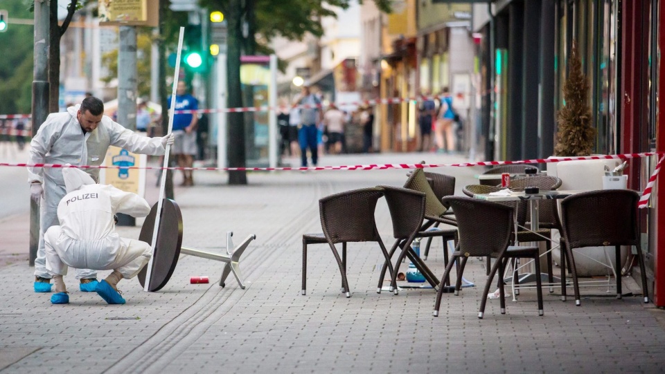 Do napadu doszło w niedzielę. Sprawcę, 21-letniego uchodźcę z Syrii, zatrzymano kilka minut po zajściu. Fot. PAP/EPA