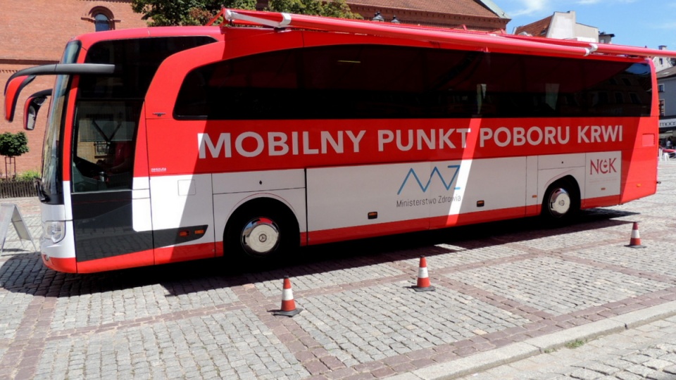 21 lipca mobilny krwiobus stanął na Rynku Nowomiejskim w Toruniu, dzisiaj przyjmuje w Chełmży. Fot. archiwum