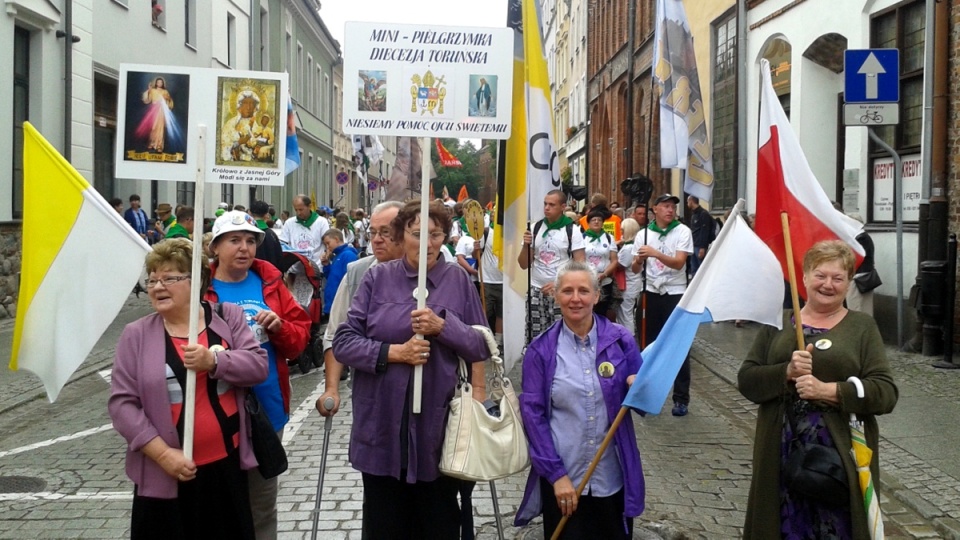 Cała pielgrzymka diecezji toruńskiej liczy prawie tysiąc osób. Fot. Michał Zaręba