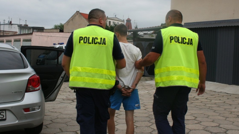 W czasie przesłuchania jeden z zatrzymanych złożył obszerne wyjaśnienia. Fot. Policja