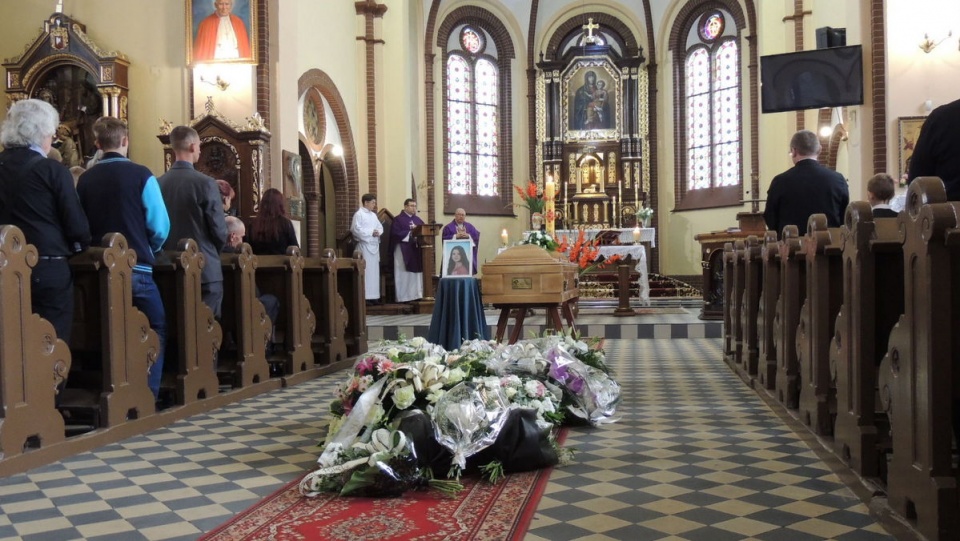 Pogrzeb Klaudii poprzedziła msza w miejscowym kościele. Fot. Damian Klich