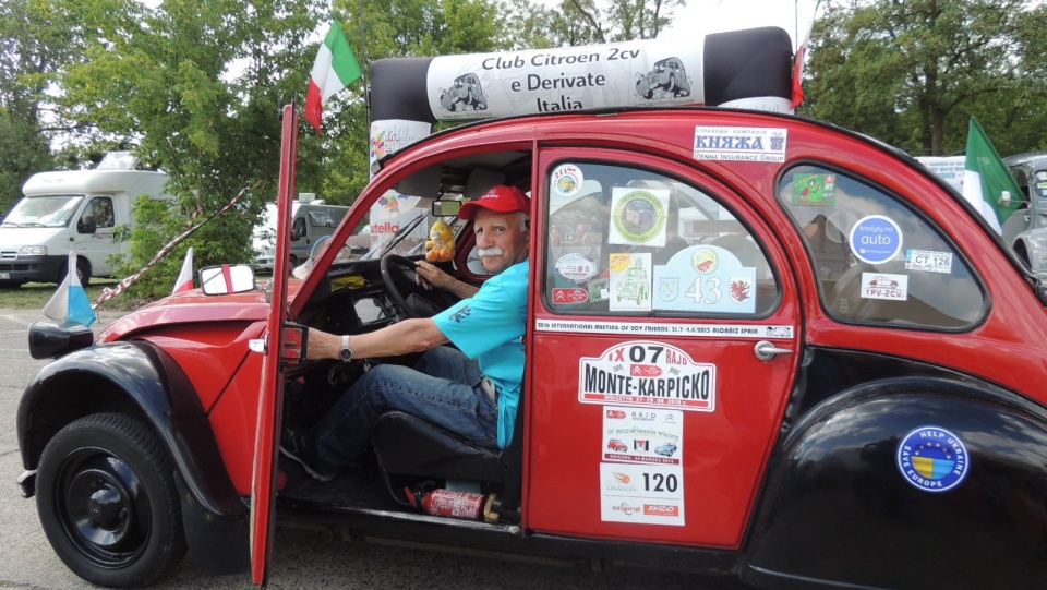 Na ubiegłoroczny 21. Międzynarodowy Zlot Citroena 2CV do Torunia zjechało około 2,5 tysiąca samochodów. Fot. archiwum