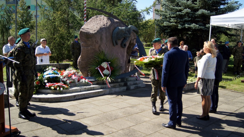 Uroczystości Święta Lotnictwa odbyły się przy Pomniku Lotników Ziemi Bydgoskiej na bydgoskim Błoniu. Fot. Henryk Żyłkowski