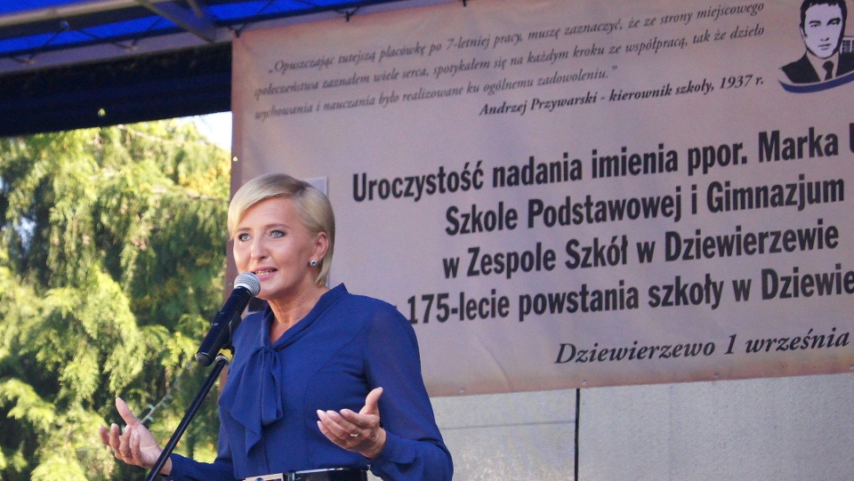 Są różni patroni szkół, ale rzadko się zdarza, by parton szkoły był wcześniej jej uczniem - mówił prezydent Andrzej Duda podczas uroczystości nadania imienia ppor. Marka Uleryka szkołom w Dziewierzewie k. Kcyni. Fot. Henryk Żyłkowski