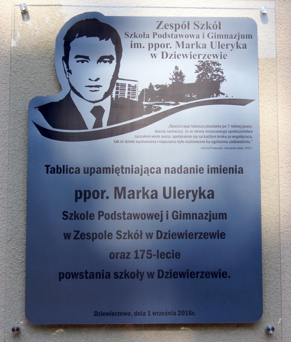 Są różni patroni szkół, ale rzadko się zdarza, by parton szkoły był wcześniej jej uczniem - mówił prezydent Andrzej Duda podczas uroczystości nadania imienia ppor. Marka Uleryka szkołom w Dziewierzewie k. Kcyni. Fot. Henryk Żyłkowski