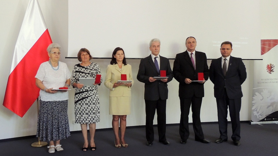 Podczas uroczystości zasłużonym działaczom wręczone zostały medale Marszałka Województwa Kujawsko-Pomorskiego oraz „Medale Solidarności. Zasłużony dla Regionu Bydgoskiego”. Fot. Damian Klich