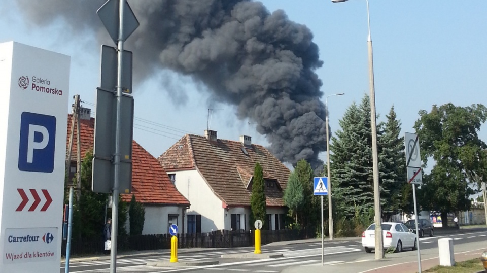 Pali się magazyn przy ul. Bocznej. Fot. Ewa Kurzawa