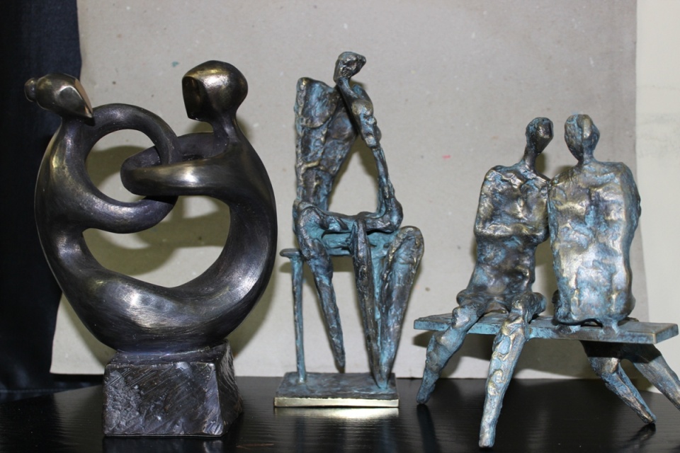 Skradzione figurki wróciły do galerii sztuki. Fot. KWP Bydgoszcz