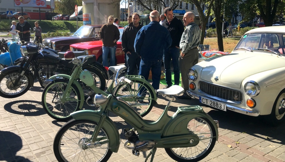 Piknik na pożegnanie lata przyciągnął na toruński Podgórz miłośnicy motoryzacji. Fot. Piotr Michalczewski