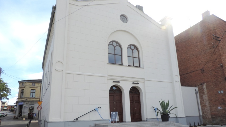 W odnowionym budynku dawnej synagogi mieści się teraz Centrum Kultury Synagoga. Fot. Lech Przybyliński