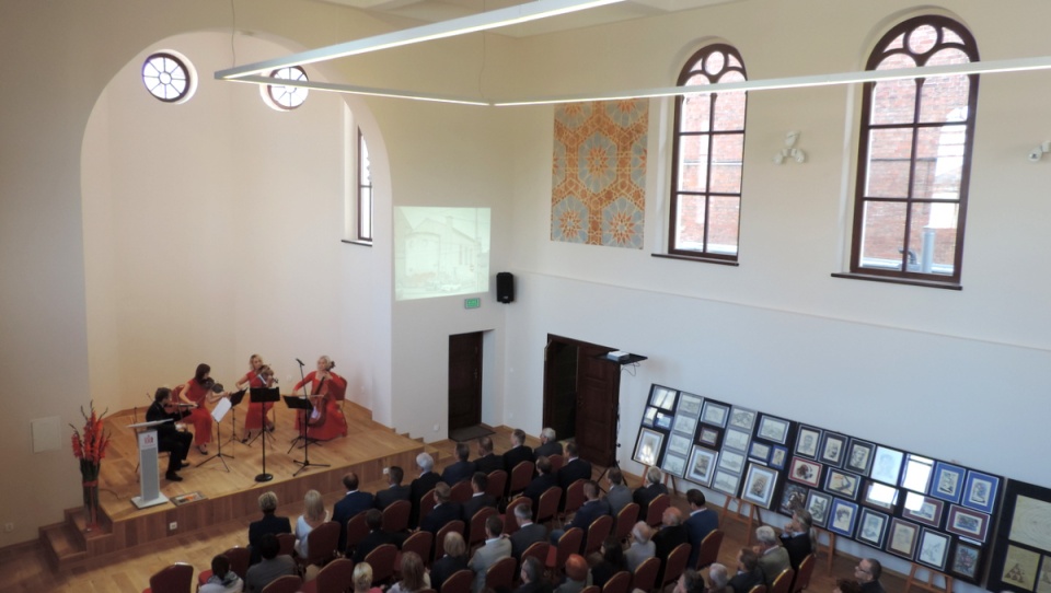 W odnowionym budynku dawnej synagogi mieści się teraz Centrum Kultury Synagoga. Fot. Tatiana Adonis