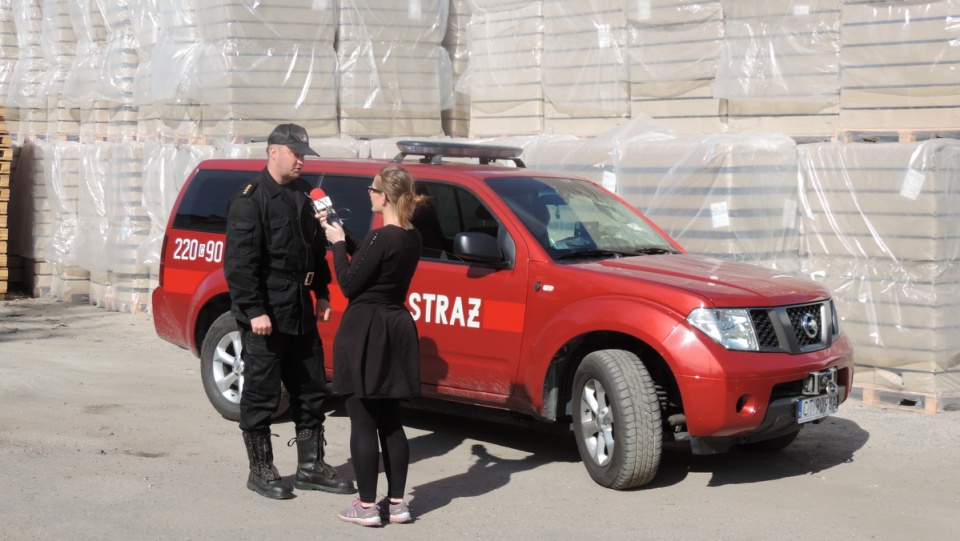 Tatiana Adonis rozmawia z Arkadiuszem Piętakiem, rzecznikiem Komendy Wojewódzkiej PSP w Toruniu.