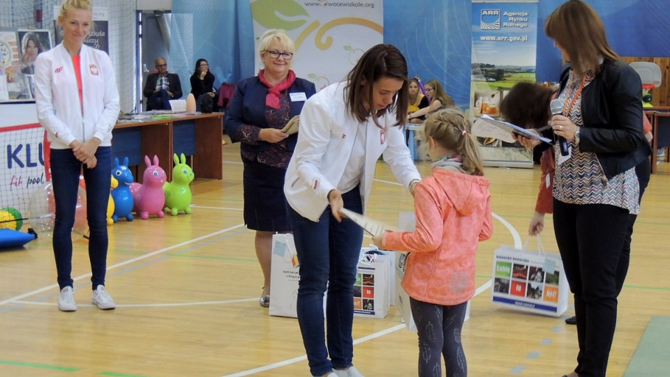 Wspierając festiwal, w bydgoskiej Wyższej Szkole Gospodarki pojawiła się (C) mistrzyni olimpijska, Magdalena Fularczyk-Kozłowska. Fot. Damian Klich