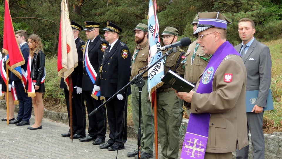 Były salwy honorowe, przemówienia, wspólna modlitwa. Fot. Damian Klich