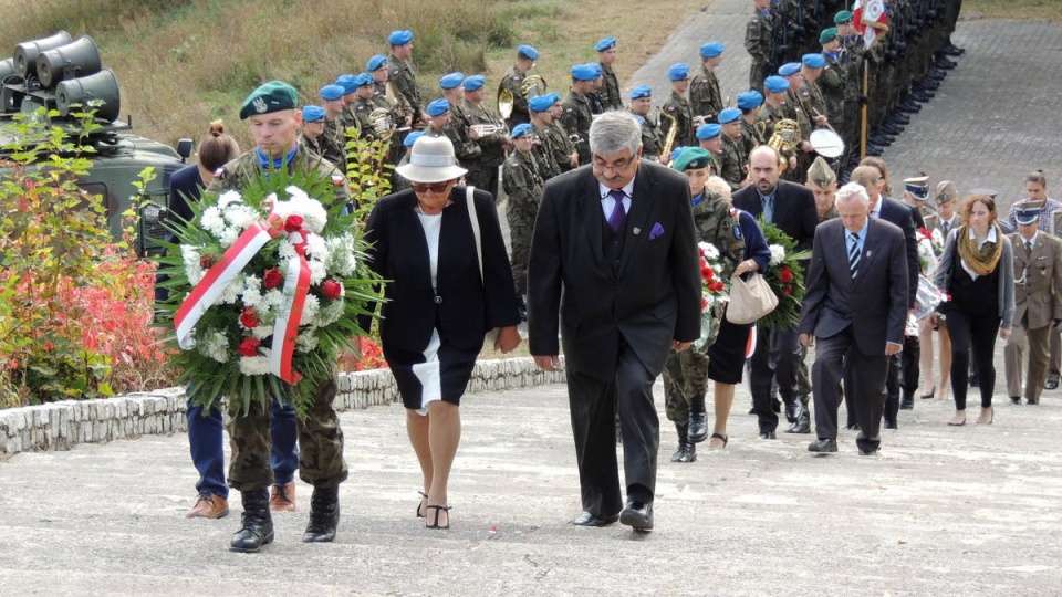 Były salwy honorowe, przemówienia, wspólna modlitwa. Fot. Damian Klich