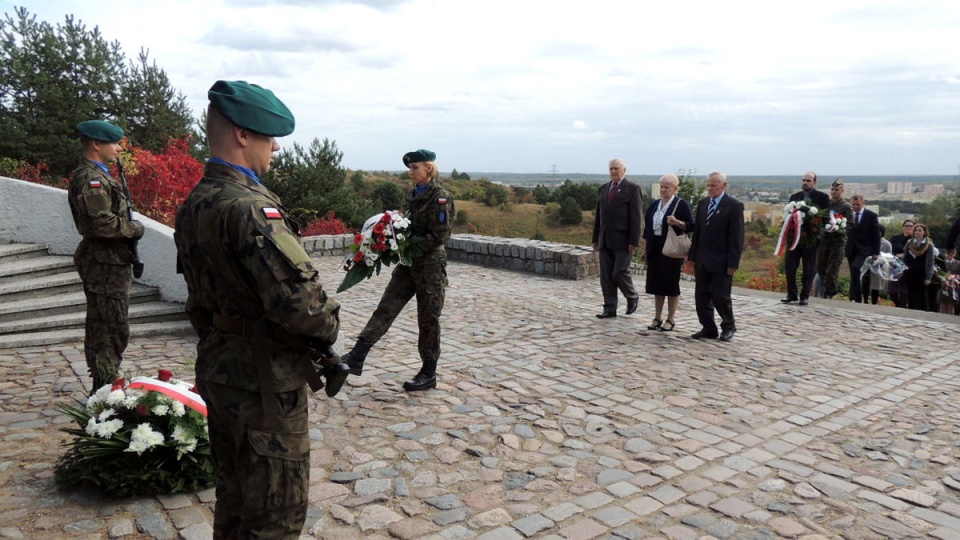 Były salwy honorowe, przemówienia, wspólna modlitwa. Fot. Damian Klich