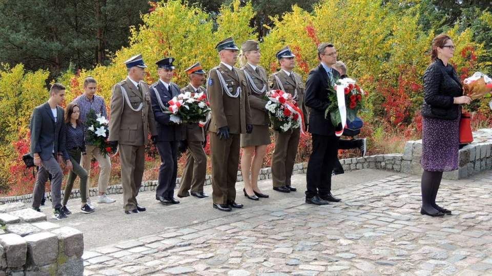 Były salwy honorowe, przemówienia, wspólna modlitwa. Fot. Damian Klich