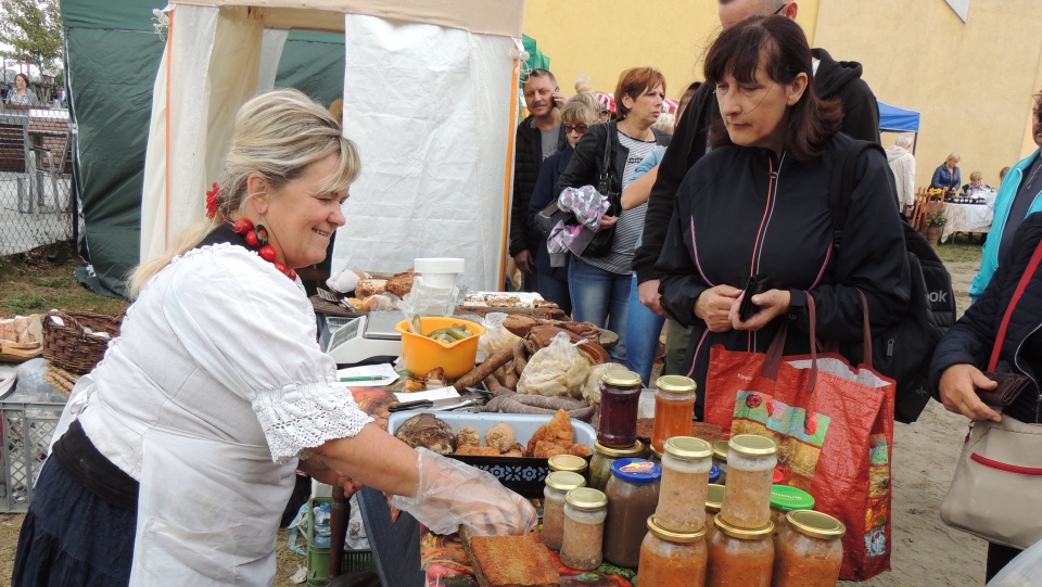 Tradycyjne jedzenie cieszy sie zawsze duża popularnością, także we Włocławku. Fot. Marek Ledwosiński